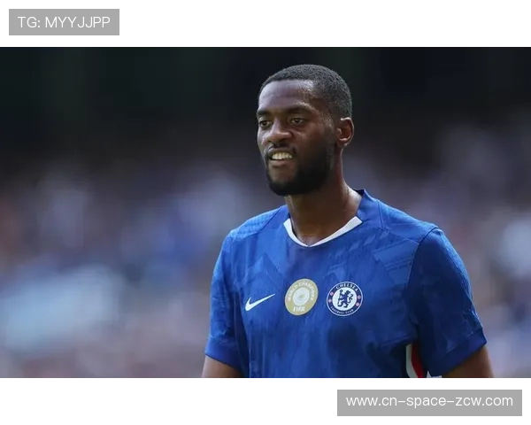 比赛中段：切尔西半场两球落后，主帅换人调整立竿见影