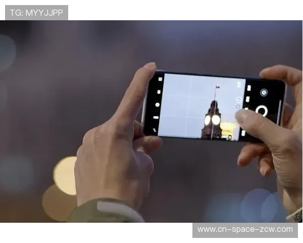 现场镜头捕捉到里尔教练组频繁使用平板电脑分析实时攻防数据。